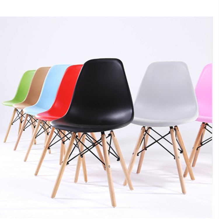 热销北欧款式塑料餐椅带木腿伊姆斯椅子